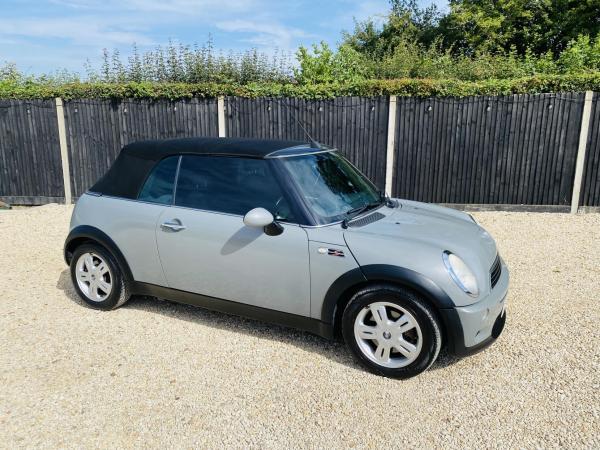 MINI Convertible 1.6 Cooper Convertible 2dr Petrol CVT Euro 3 (115 ps)