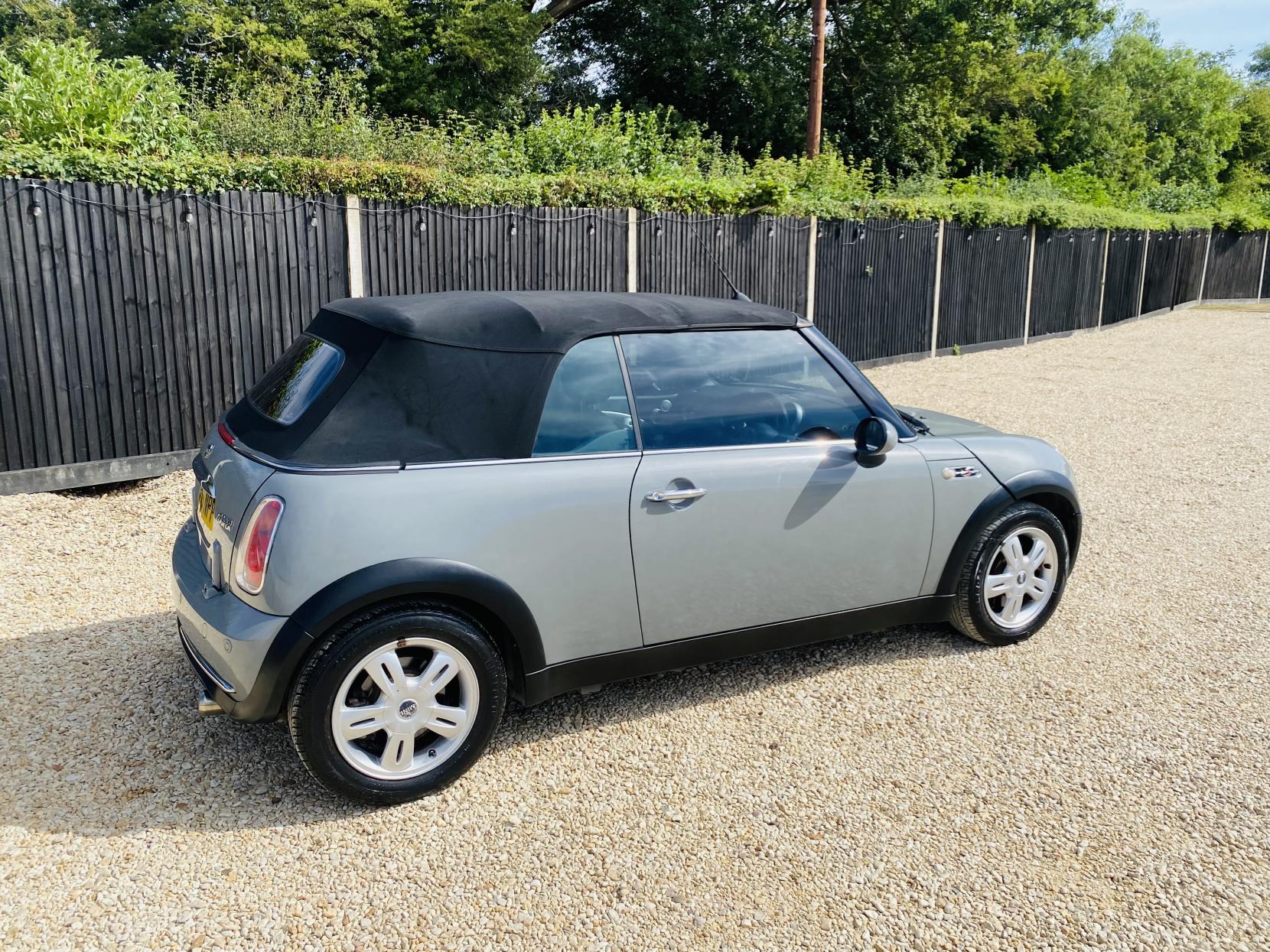 MINI Convertible 1.6 Cooper Convertible 2dr Petrol CVT Euro 3 (115 ps)