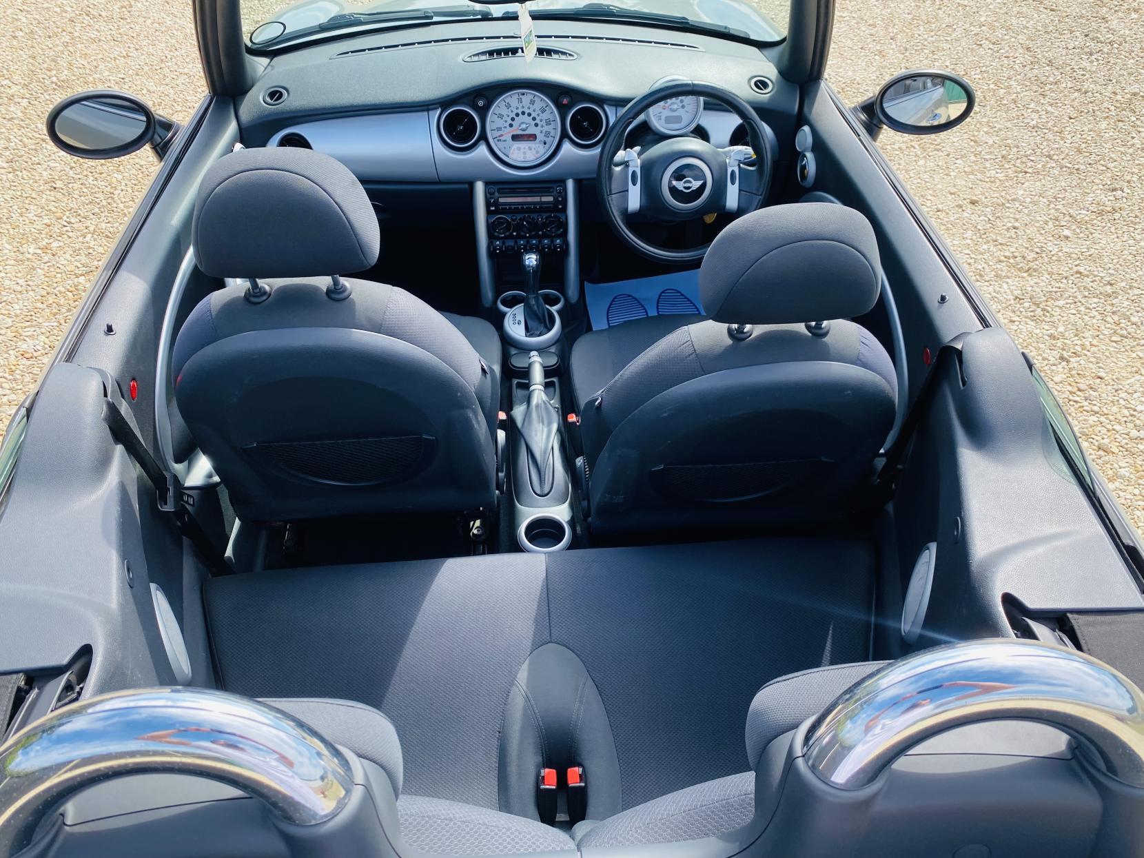 MINI Convertible 1.6 Cooper Convertible 2dr Petrol CVT Euro 3 (115 ps)