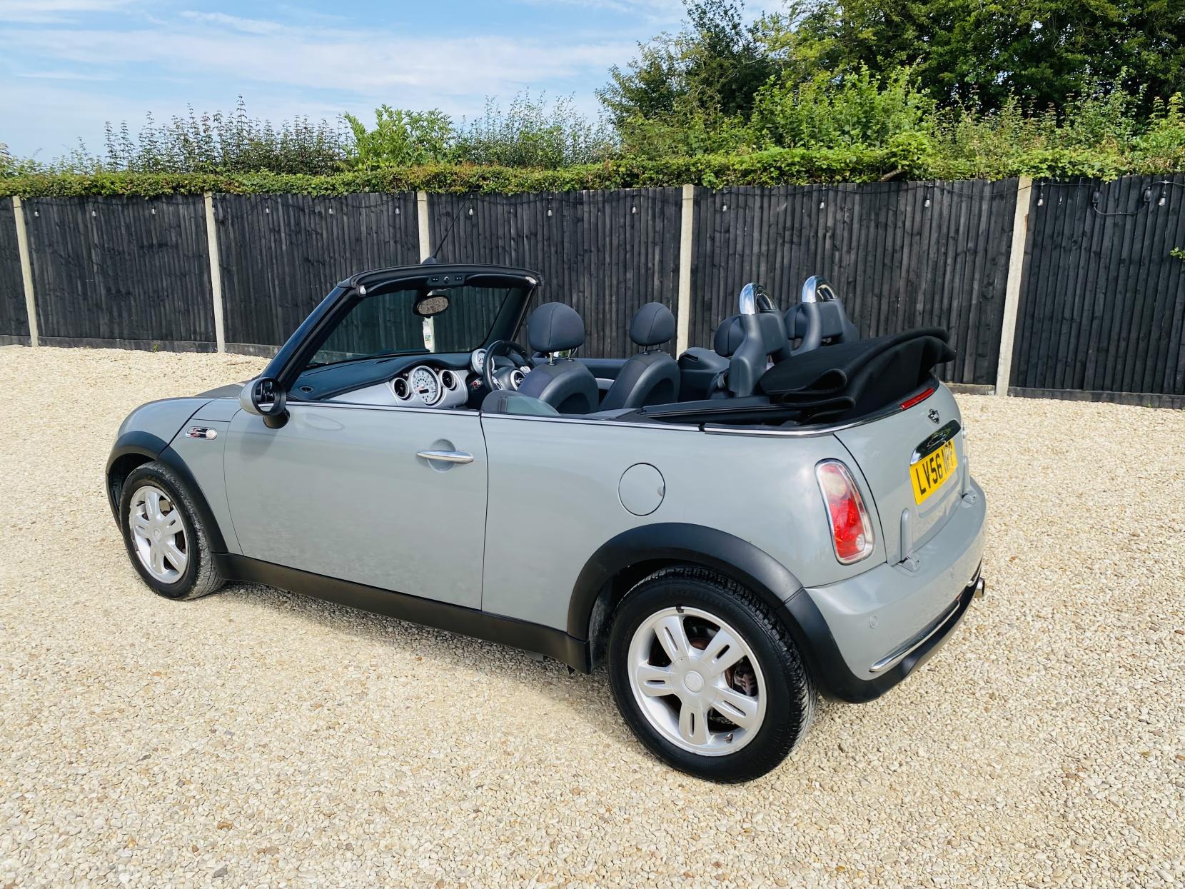 MINI Convertible 1.6 Cooper Convertible 2dr Petrol CVT Euro 3 (115 ps)