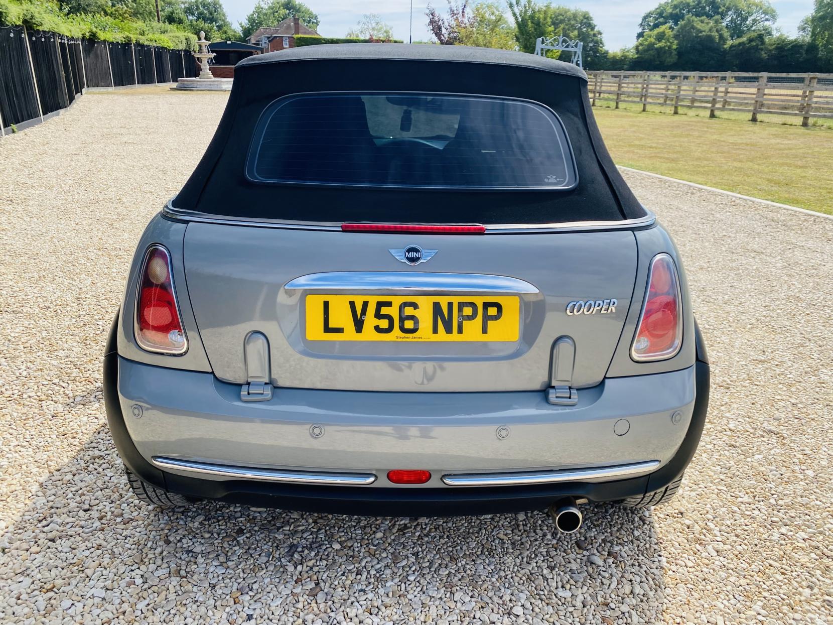 MINI Convertible 1.6 Cooper Convertible 2dr Petrol CVT Euro 3 (115 ps)