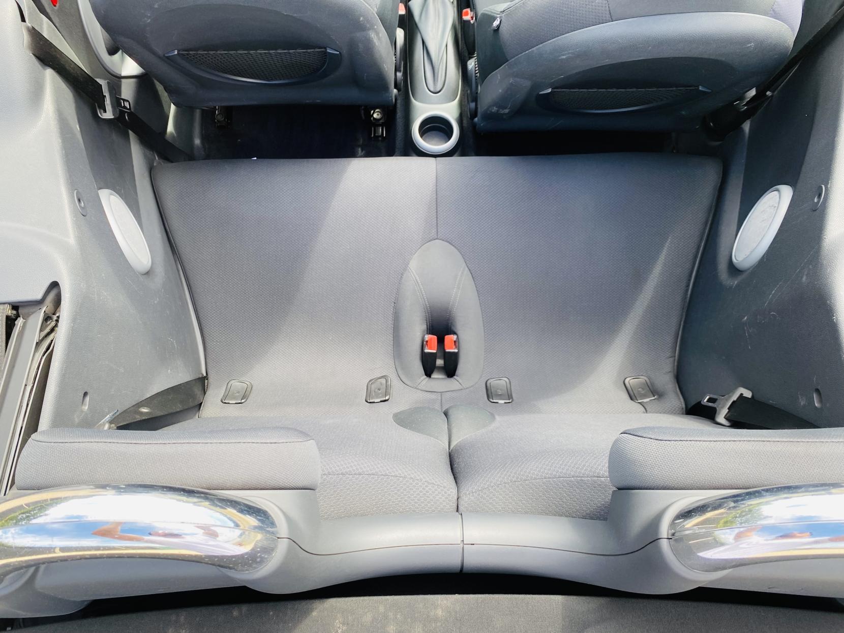 MINI Convertible 1.6 Cooper Convertible 2dr Petrol CVT Euro 3 (115 ps)