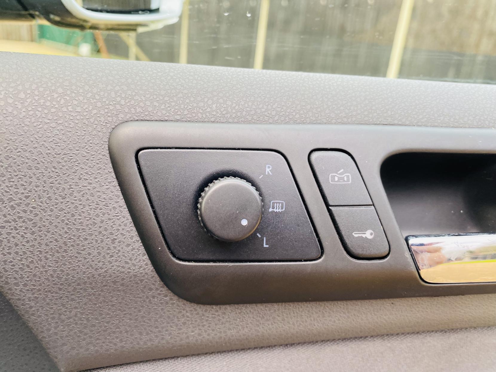 Volkswagen Polo 1.4 SE Hatchback 5dr Petrol Automatic (185 g/km, 74 bhp)