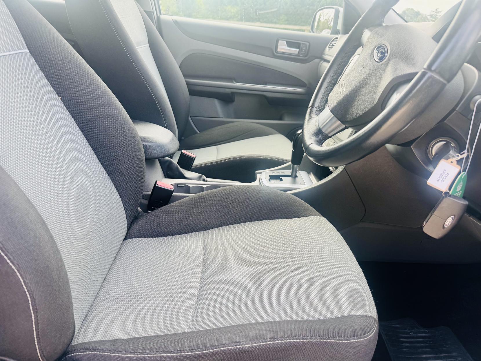 Ford Focus 1.6 Zetec Estate 5dr Petrol Manual (159 g/km, 99 bhp)