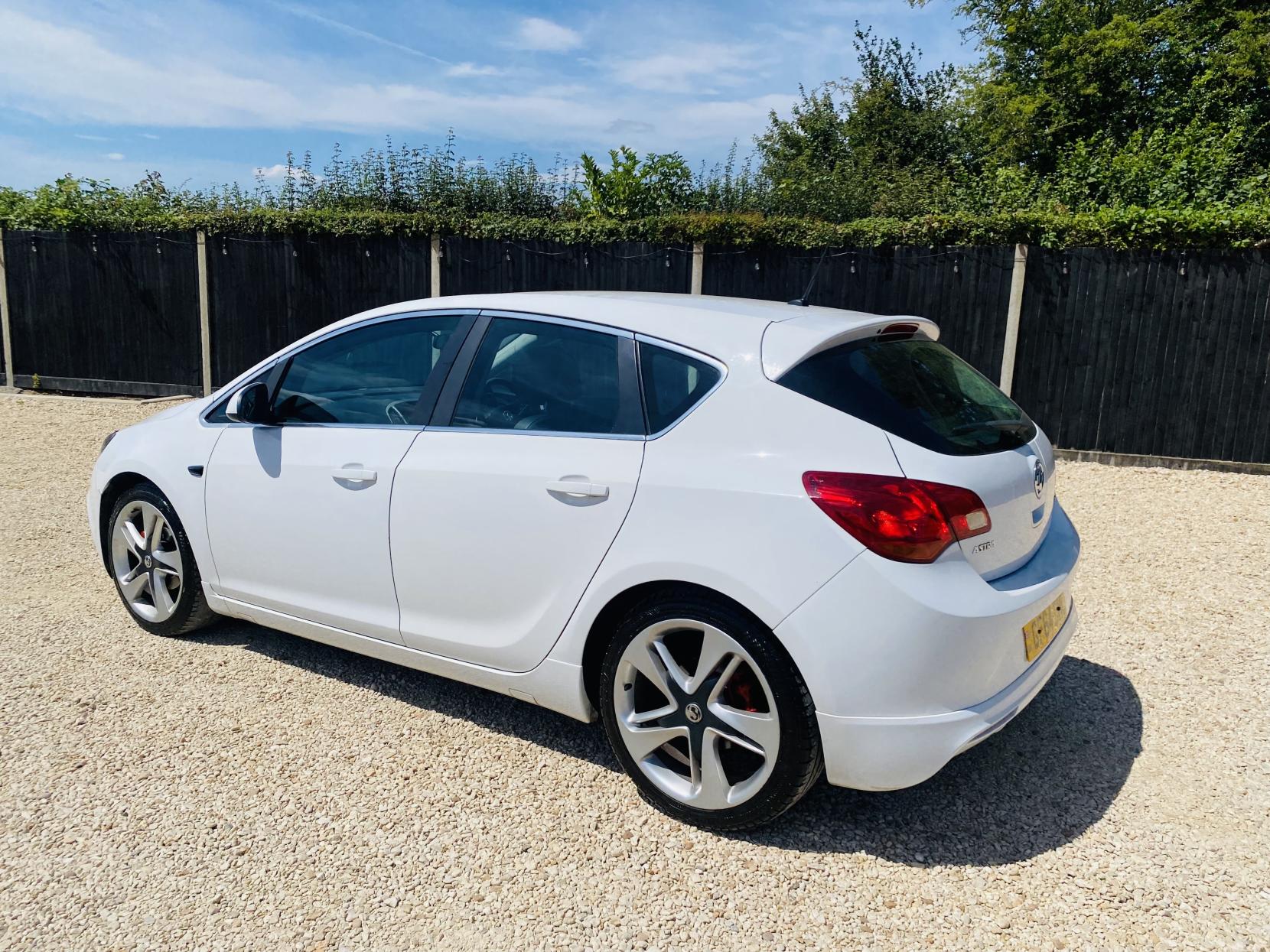 Vauxhall Astra 1.6 16v Limited Edition Hatchback 5dr Petrol Manual Euro 5 (115 ps)