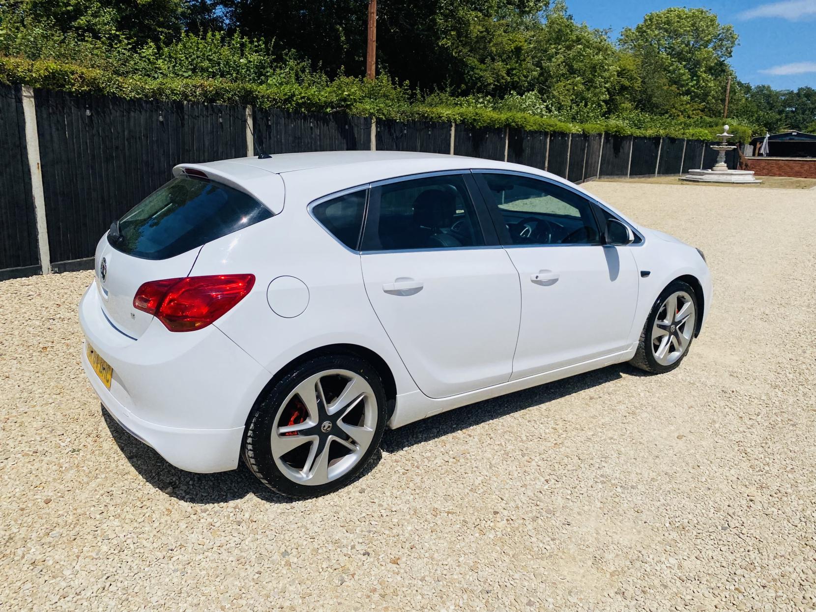 Vauxhall Astra 1.6 16v Limited Edition Hatchback 5dr Petrol Manual Euro 5 (115 ps)