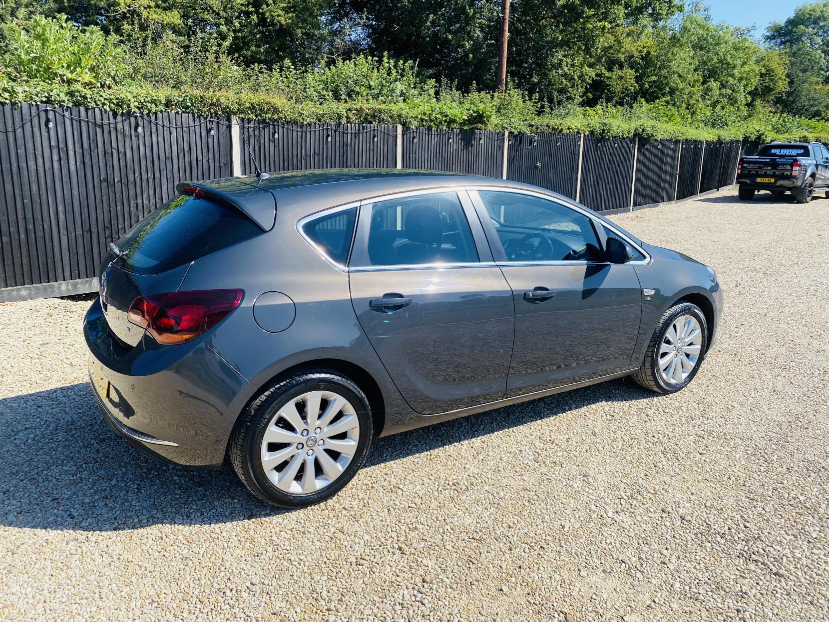 Vauxhall Astra 1.6i Elite Hatchback 5dr Petrol Manual Euro 6 (115 ps)