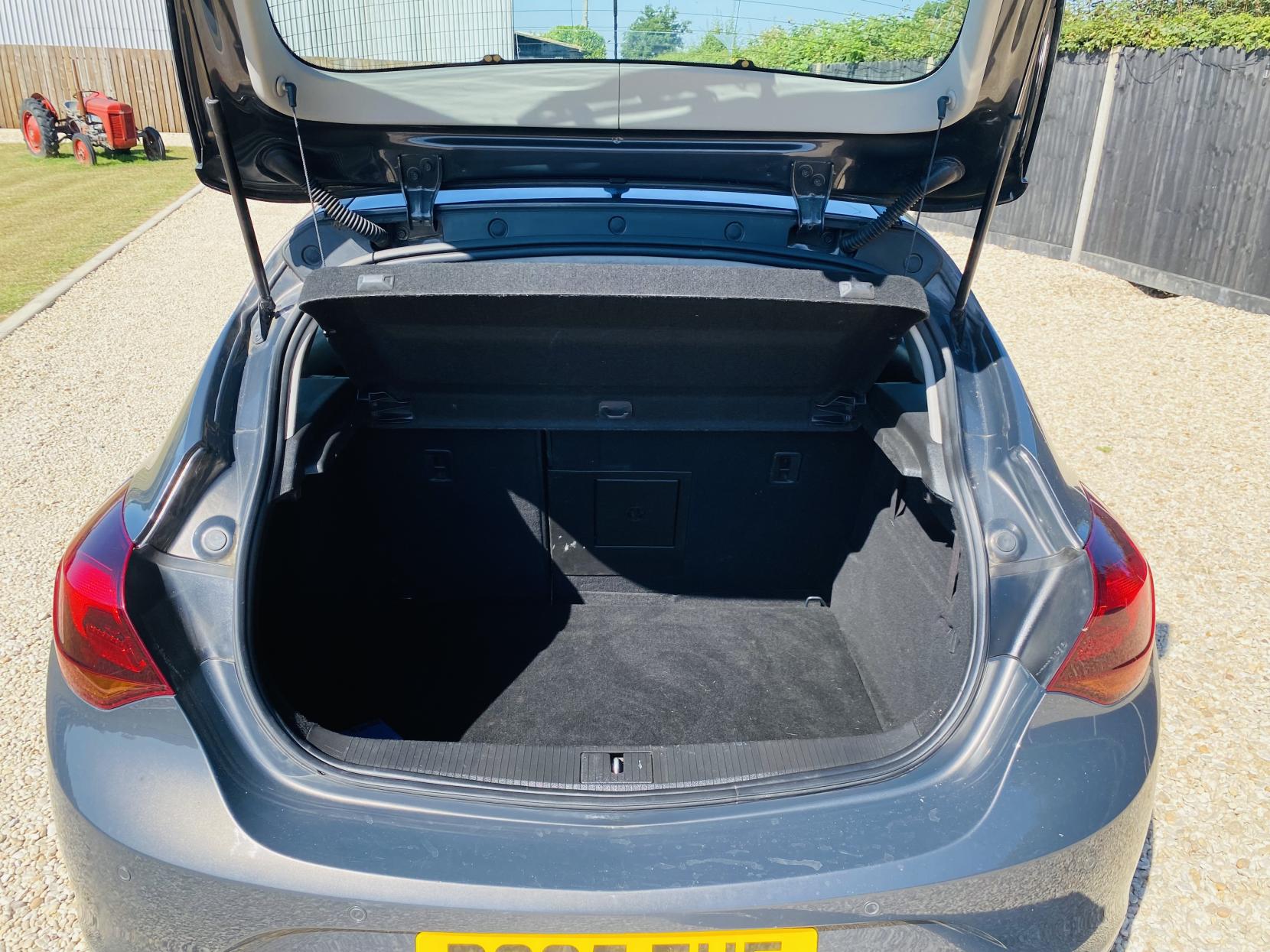 Vauxhall Astra 1.6i Elite Hatchback 5dr Petrol Manual Euro 6 (115 ps)