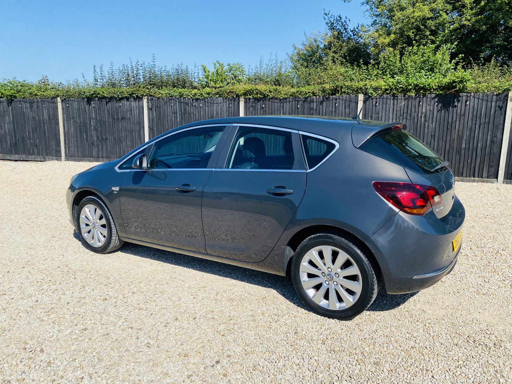 Vauxhall Astra 1.6i Elite Hatchback 5dr Petrol Manual Euro 6 (115 ps)