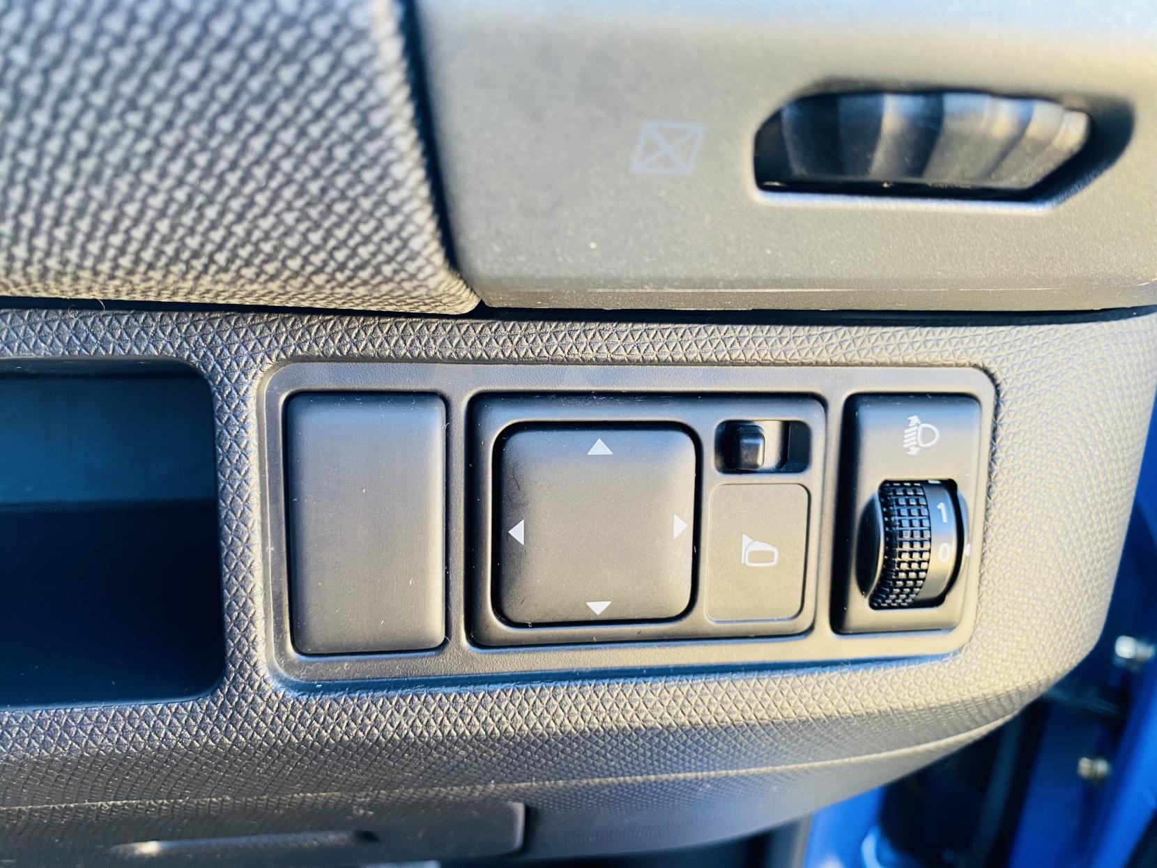 Nissan Micra 1.2 16v URBIS Hatchback 5dr Petrol Automatic (161 g/km, 79 bhp)