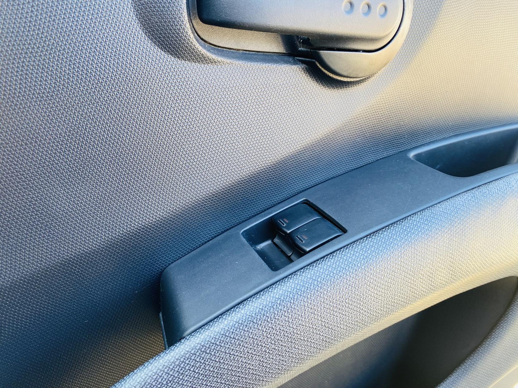 Nissan Micra 1.2 16v URBIS Hatchback 5dr Petrol Automatic (161 g/km, 79 bhp)