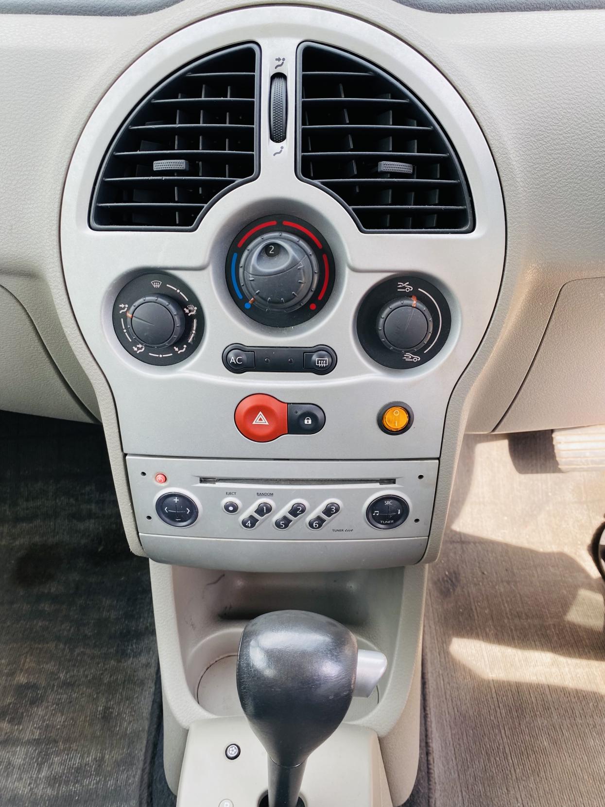 Renault Modus 1.6 16v Dynamique Hatchback 5dr Petrol Automatic (185 g/km, 110 bhp)