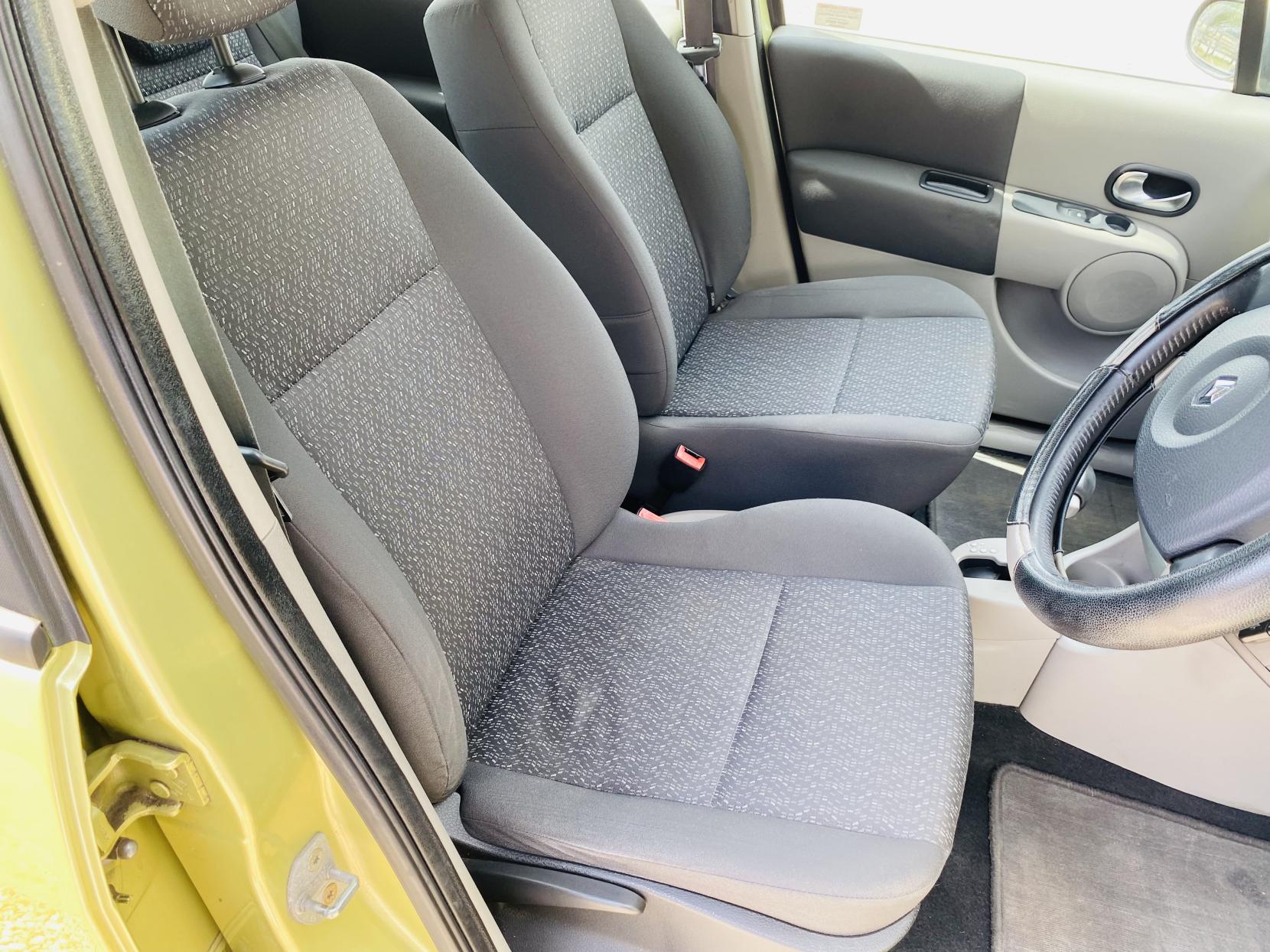 Renault Modus 1.6 16v Dynamique Hatchback 5dr Petrol Automatic (185 g/km, 110 bhp)