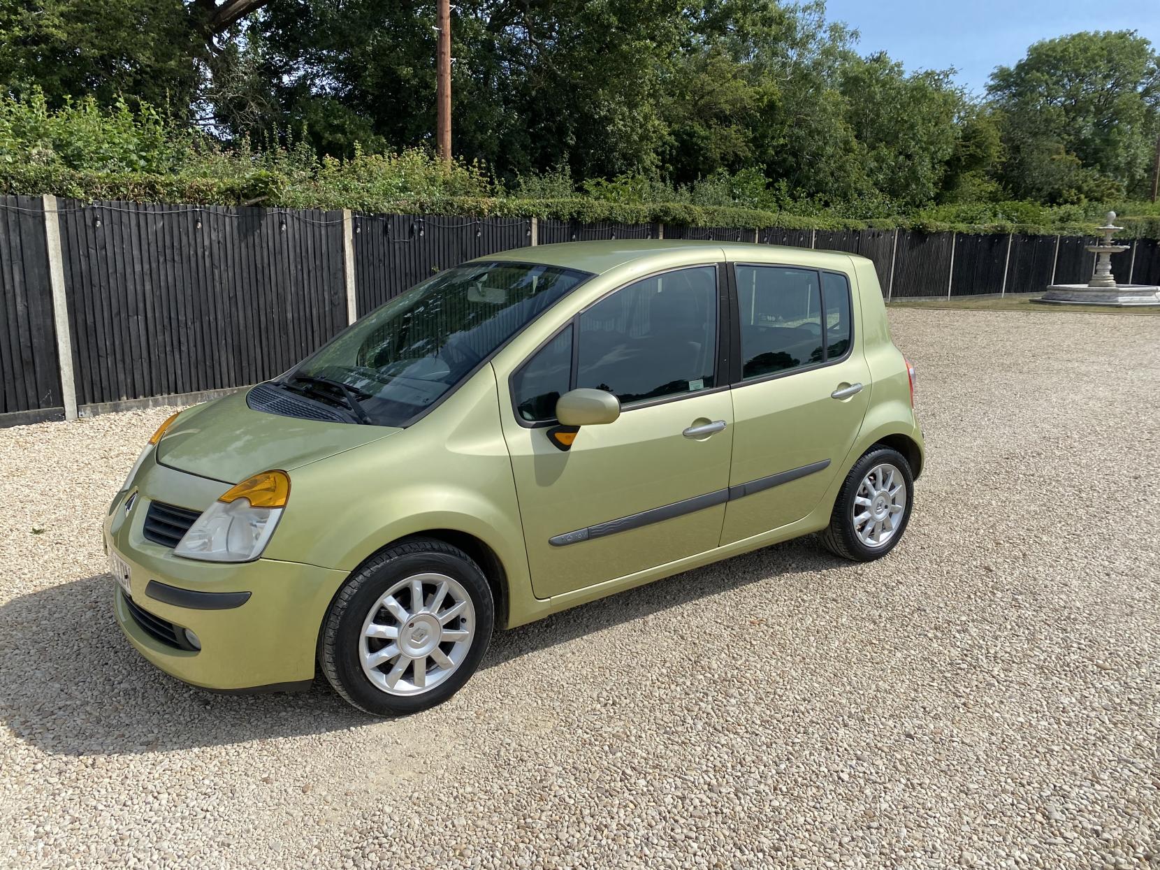 Renault Modus 1.6 16v Dynamique Hatchback 5dr Petrol Automatic (185 g/km, 110 bhp)