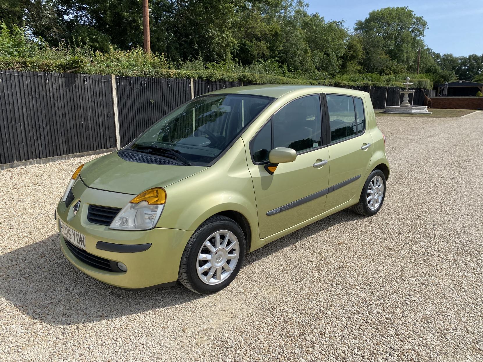 Renault Modus 1.6 16v Dynamique Hatchback 5dr Petrol Automatic (185 g/km, 110 bhp)