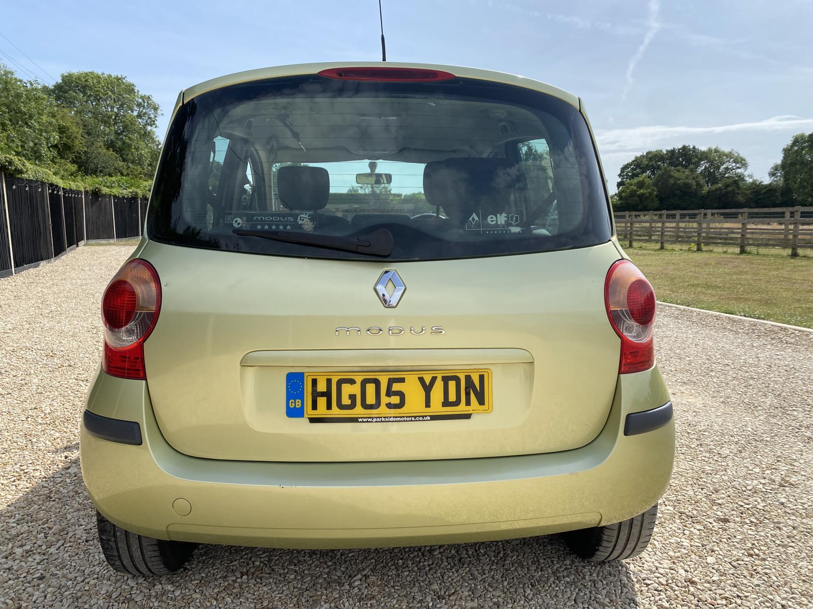 Renault Modus 1.6 16v Dynamique Hatchback 5dr Petrol Automatic (185 g/km, 110 bhp)