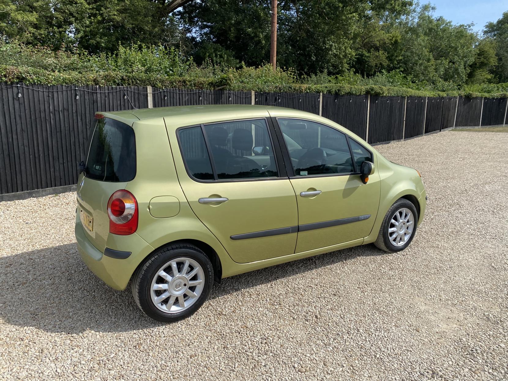 Renault Modus 1.6 16v Dynamique Hatchback 5dr Petrol Automatic (185 g/km, 110 bhp)