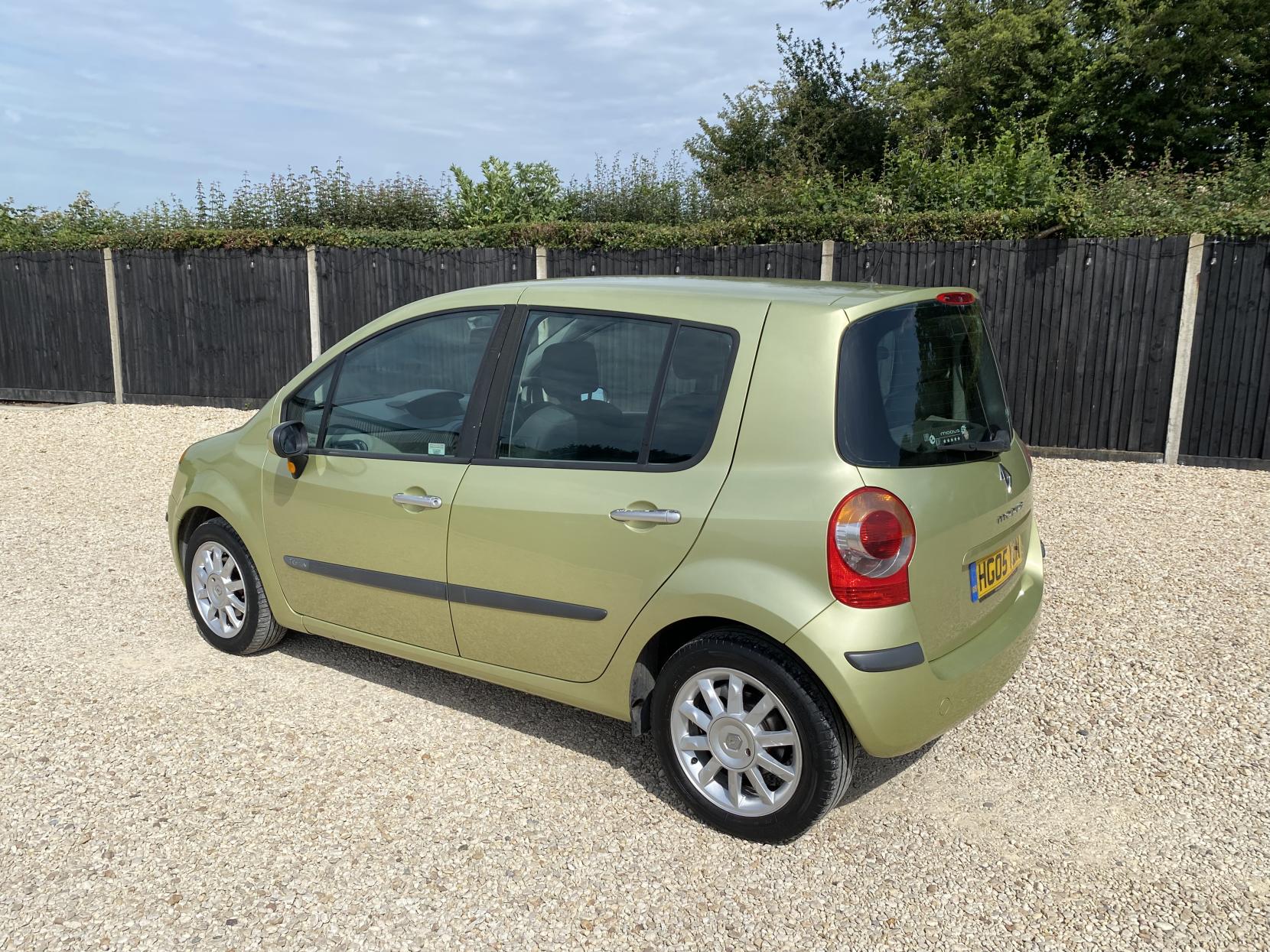 Renault Modus 1.6 16v Dynamique Hatchback 5dr Petrol Automatic (185 g/km, 110 bhp)