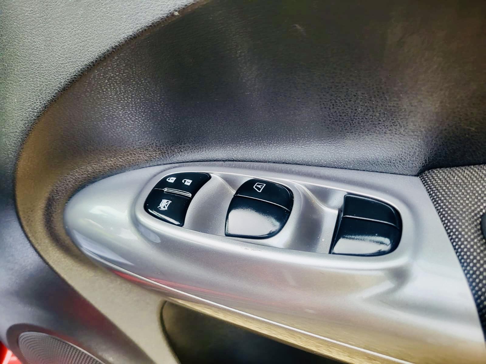 Nissan Juke 1.6 Tekna SUV 5dr Petrol Manual Euro 5 (117 ps)