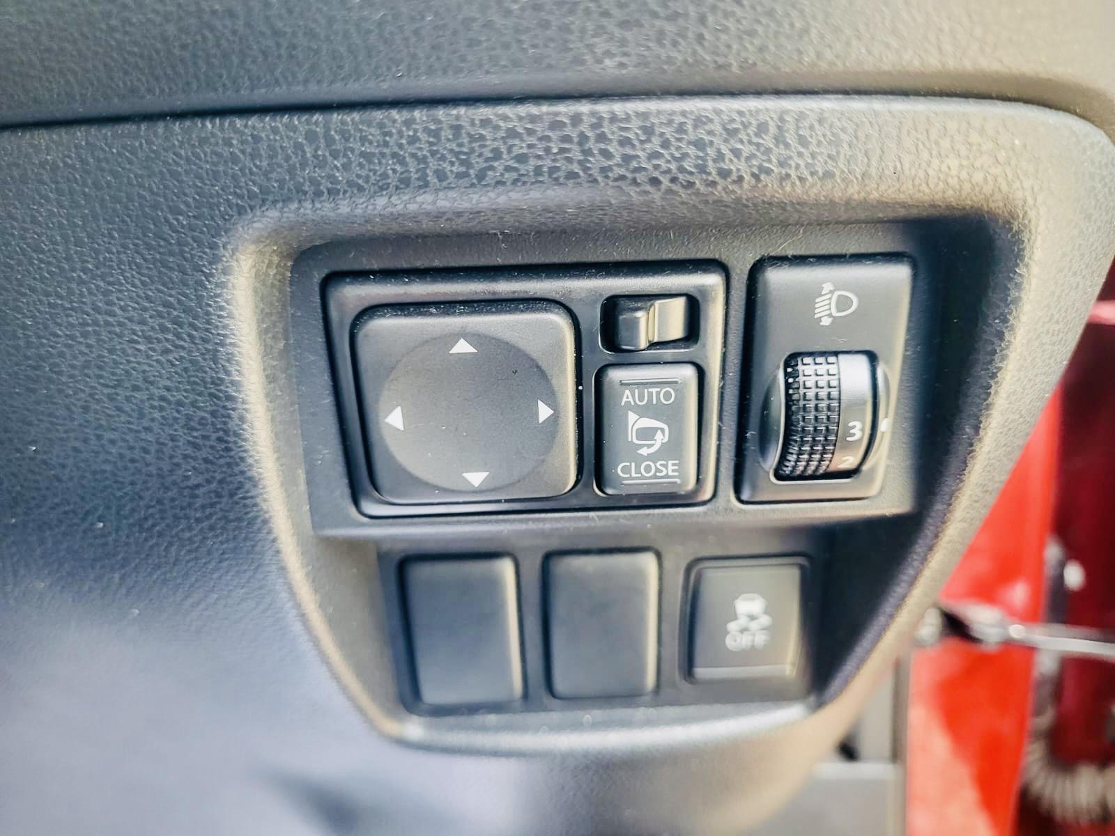 Nissan Juke 1.6 Tekna SUV 5dr Petrol Manual Euro 5 (117 ps)