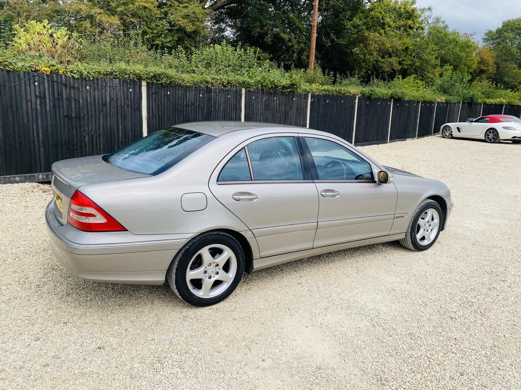 Mercedes-Benz C Class 1.8 C180 Kompressor Avantgarde SE Saloon 4dr Petrol Automatic (202 g/km, 143 bhp)