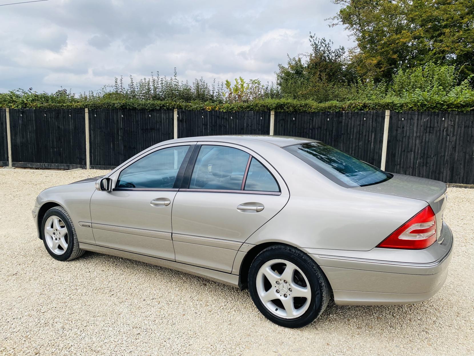 Mercedes-Benz C Class 1.8 C180 Kompressor Avantgarde SE Saloon 4dr Petrol Automatic (202 g/km, 143 bhp)