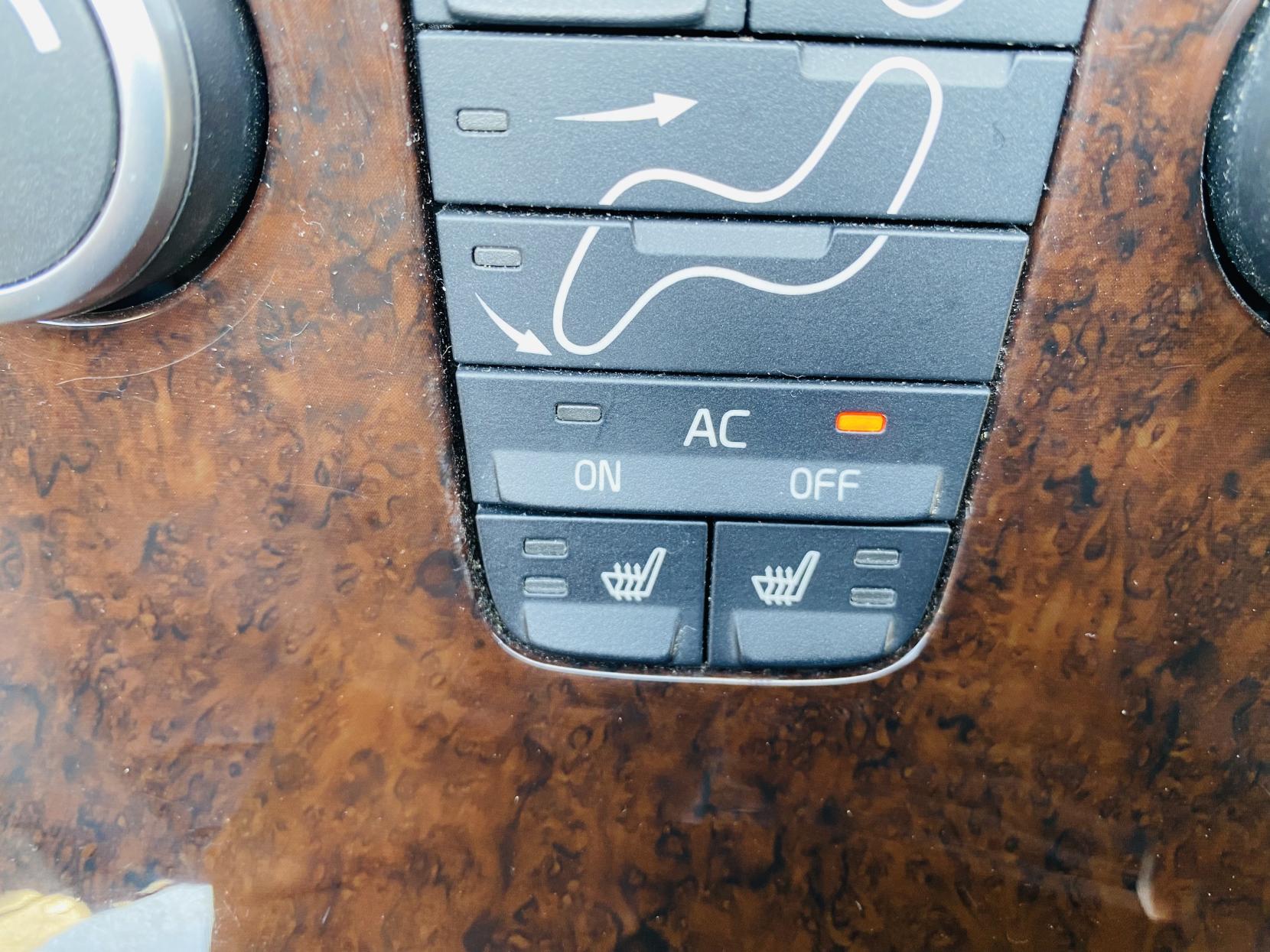 Volvo C70 2.5 T5 SE Lux Convertible 2dr Petrol Manual (217 g/km, 220 bhp)