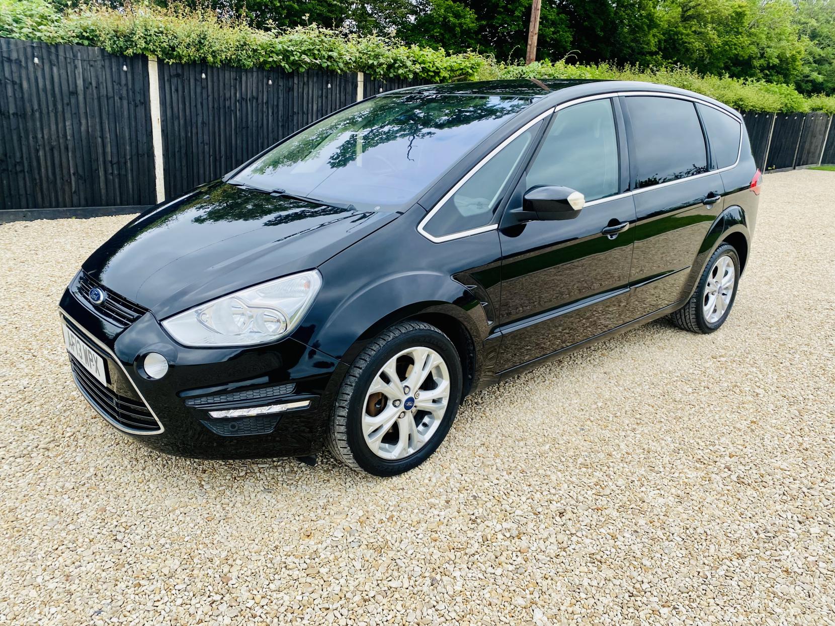 Ford S-Max 2.0 TDCi Titanium MPV 5dr Diesel Powershift Euro 5 (140 ps)