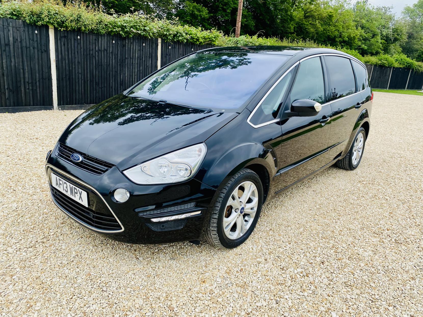 Ford S-Max 2.0 TDCi Titanium MPV 5dr Diesel Powershift Euro 5 (140 ps)