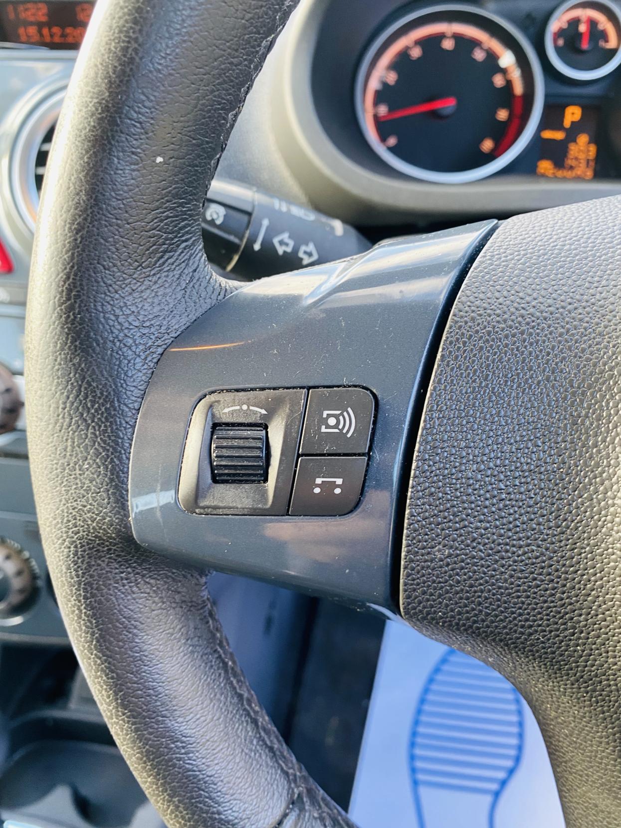 Vauxhall Corsa 1.4 16V SE Hatchback 5dr Petrol Auto Euro 5 (100 ps)