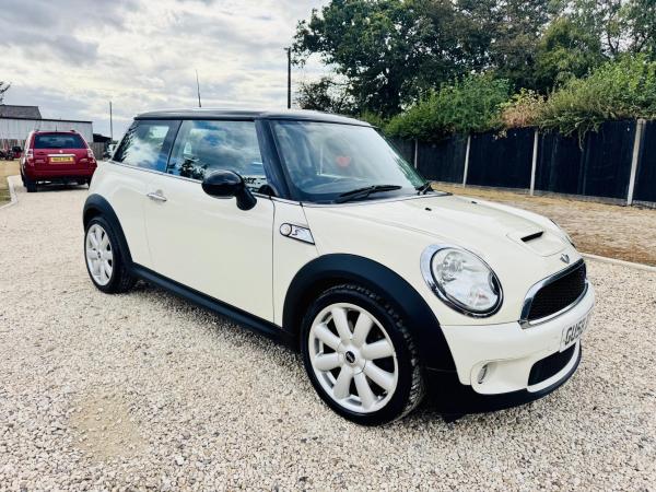 MINI Hatch 1.6 Cooper S Hatchback 3dr Petrol Steptronic Euro 4 (175 ps)