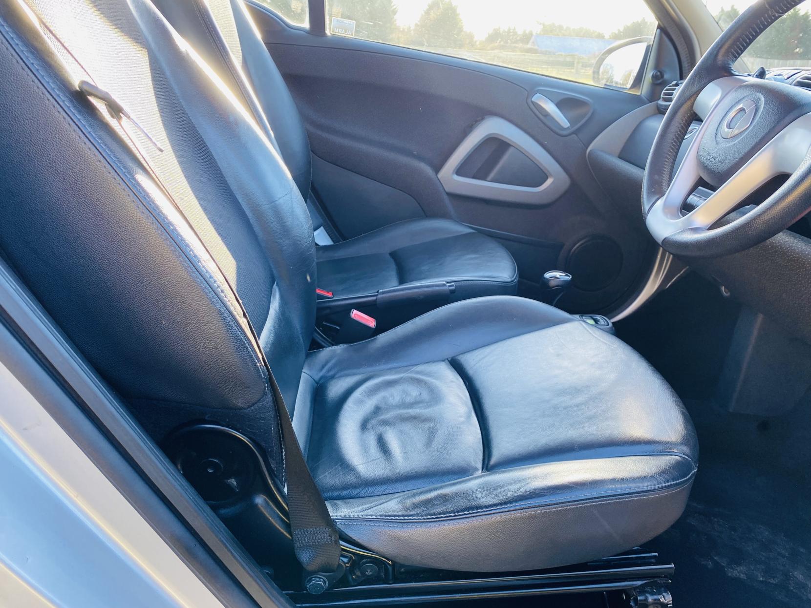 Smart fortwo 1.0 MHD Passion Coupe 2dr Petrol SoftTouch Euro 5 (s/s) (71 bhp)