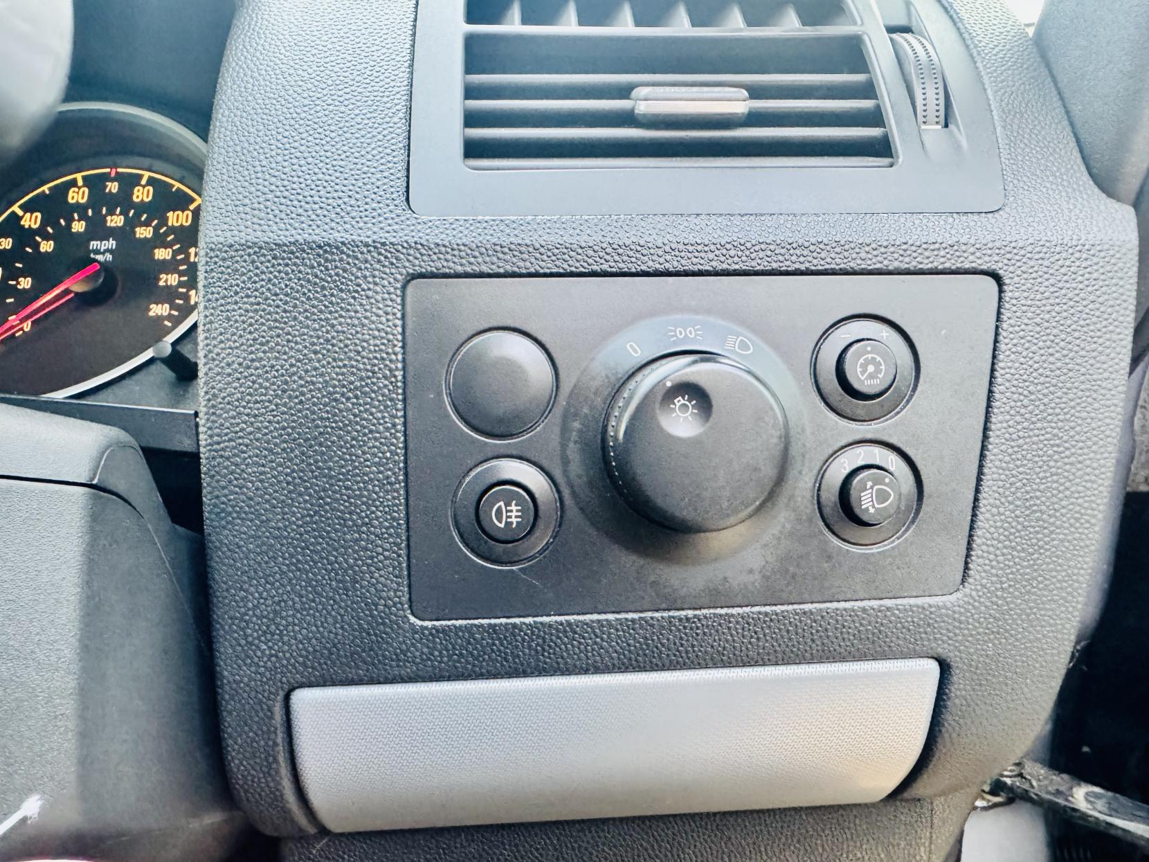 Vauxhall Zafira 1.6 Active MPV 5dr Petrol Manual Euro 4 (105 ps)