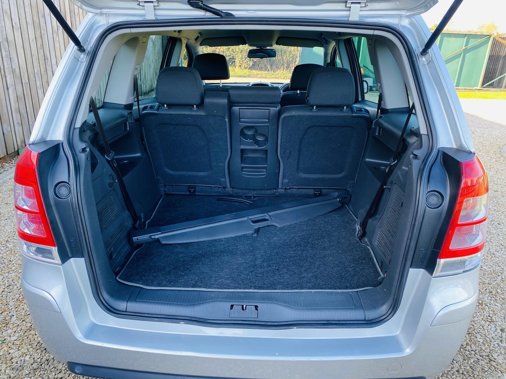 Vauxhall Zafira 1.6 16V Design MPV 5dr Petrol Manual Euro 5 (SNav) (115 ps)