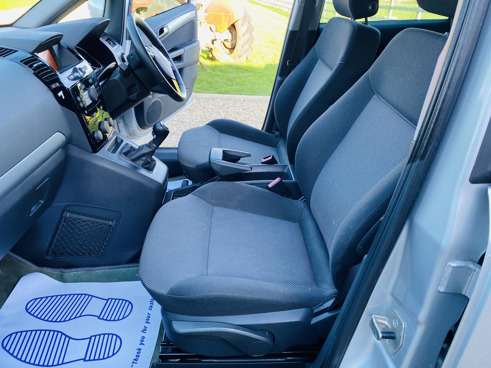 Vauxhall Zafira 1.6 16V Design MPV 5dr Petrol Manual Euro 5 (SNav) (115 ps)