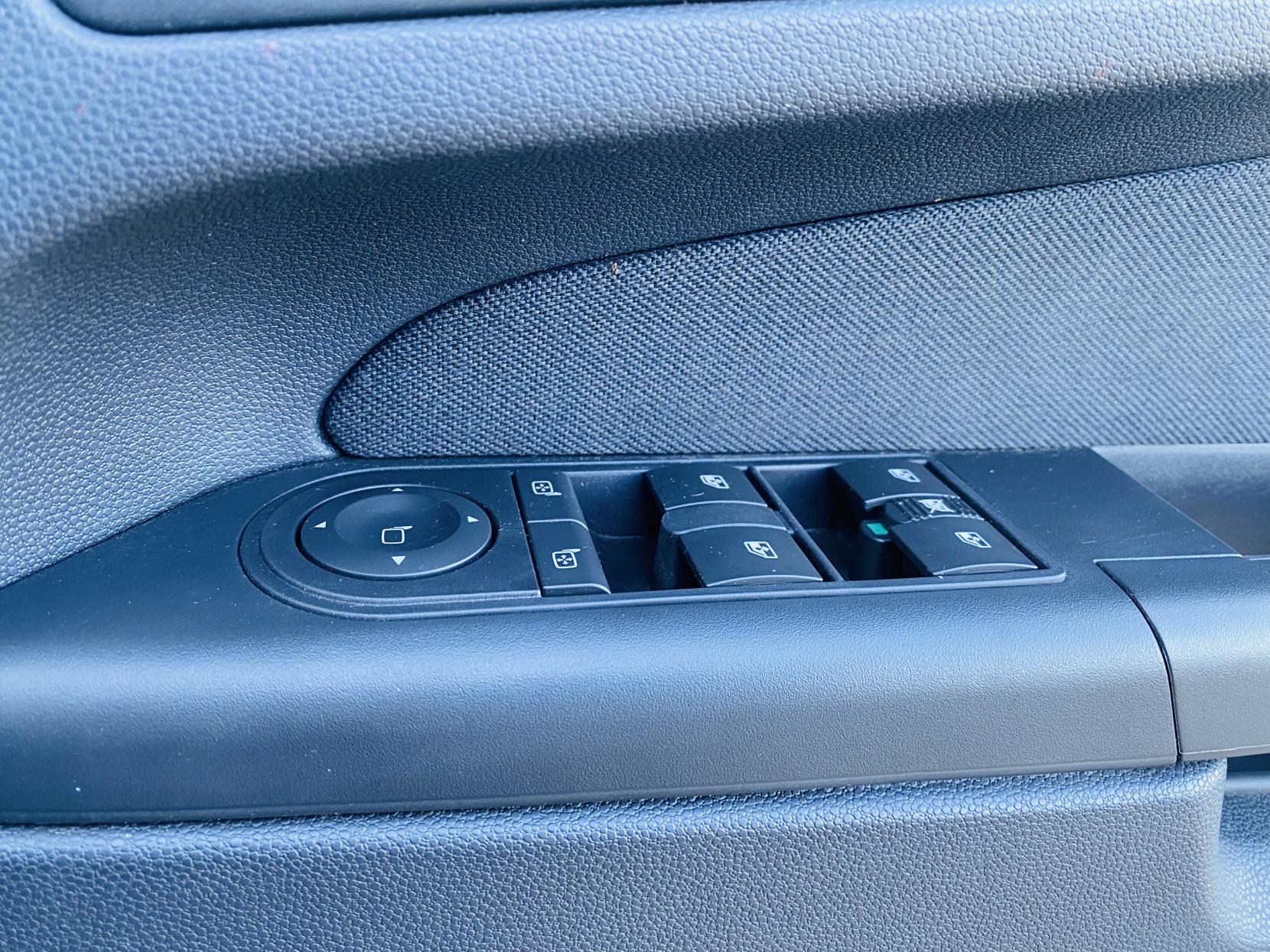 Vauxhall Zafira 1.6 16V Design MPV 5dr Petrol Manual Euro 5 (SNav) (115 ps)