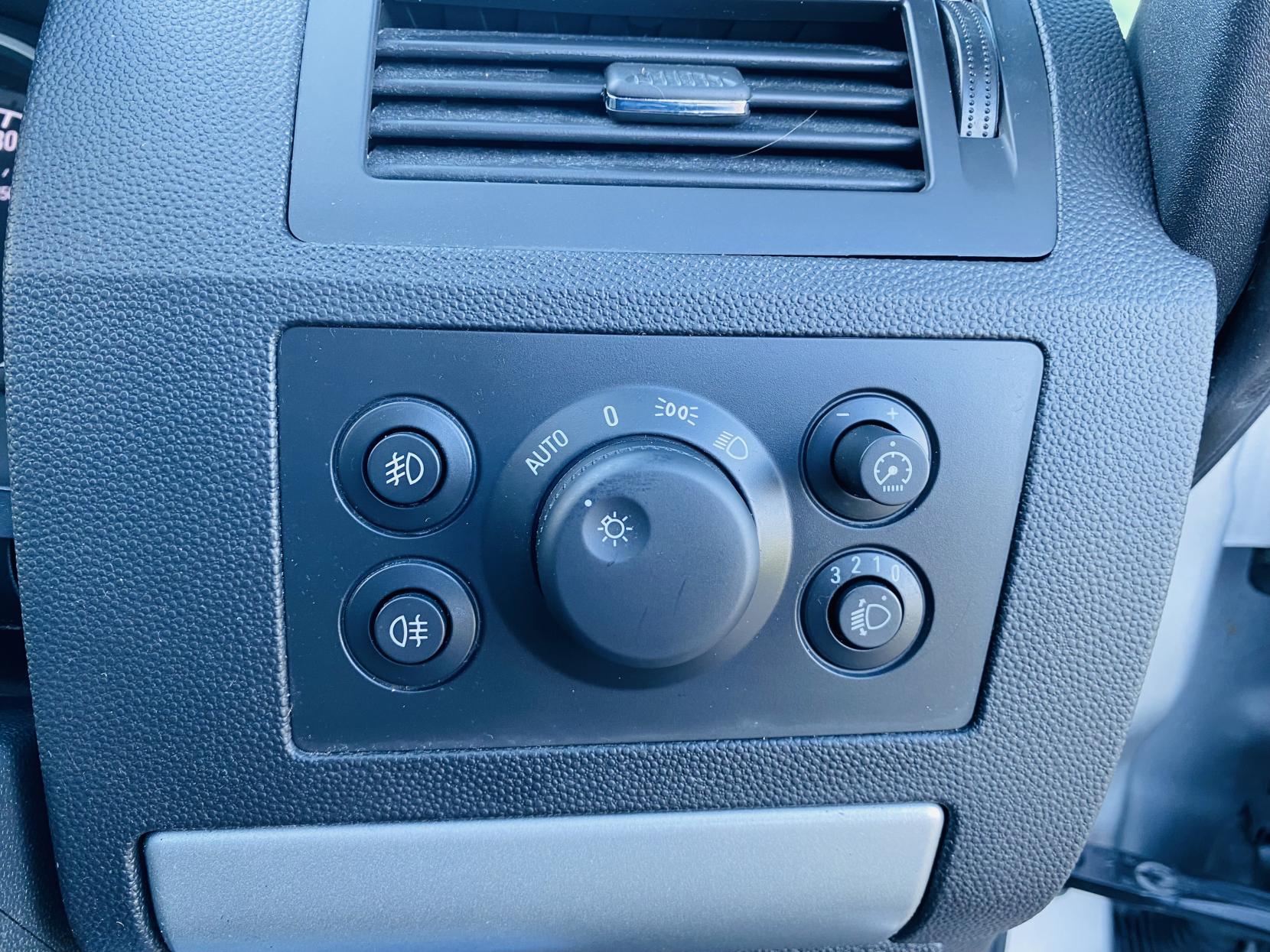 Vauxhall Zafira 1.6 16V Design MPV 5dr Petrol Manual Euro 5 (SNav) (115 ps)