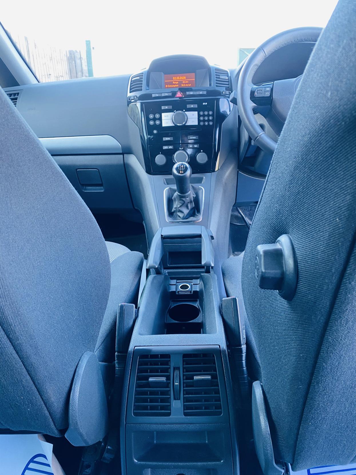 Vauxhall Zafira 1.6 16V Design MPV 5dr Petrol Manual Euro 5 (SNav) (115 ps)