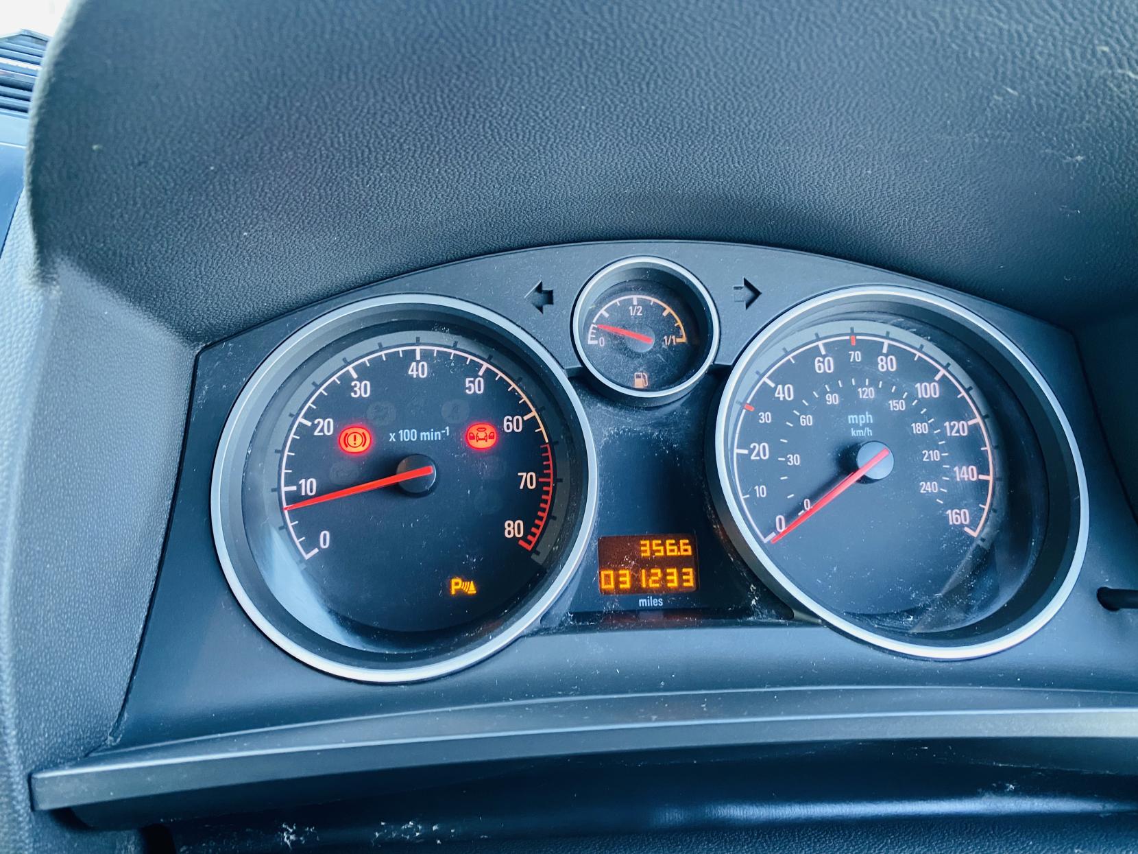 Vauxhall Zafira 1.6 16V Design MPV 5dr Petrol Manual Euro 5 (SNav) (115 ps)