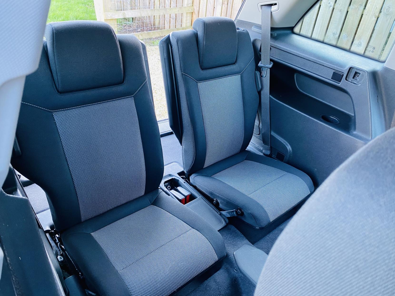 Vauxhall Zafira 1.6 16V Design MPV 5dr Petrol Manual Euro 5 (SNav) (115 ps)