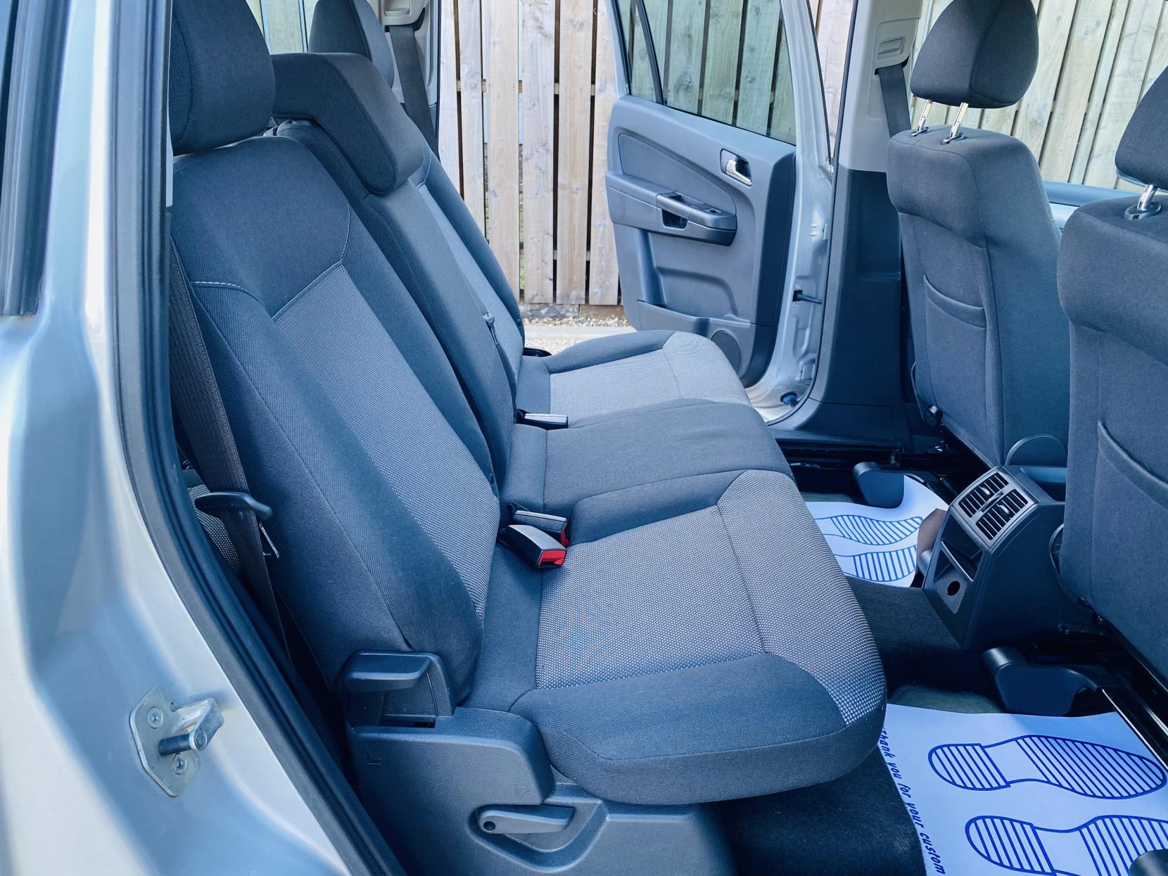 Vauxhall Zafira 1.6 16V Design MPV 5dr Petrol Manual Euro 5 (SNav) (115 ps)