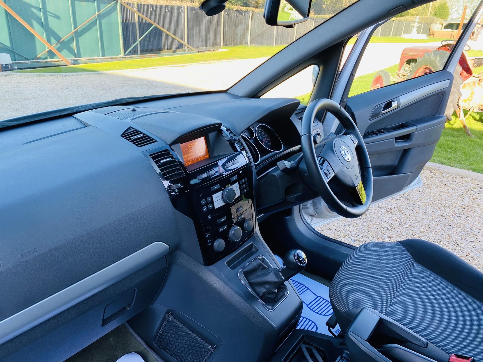 Vauxhall Zafira 1.6 16V Design MPV 5dr Petrol Manual Euro 5 (SNav) (115 ps)