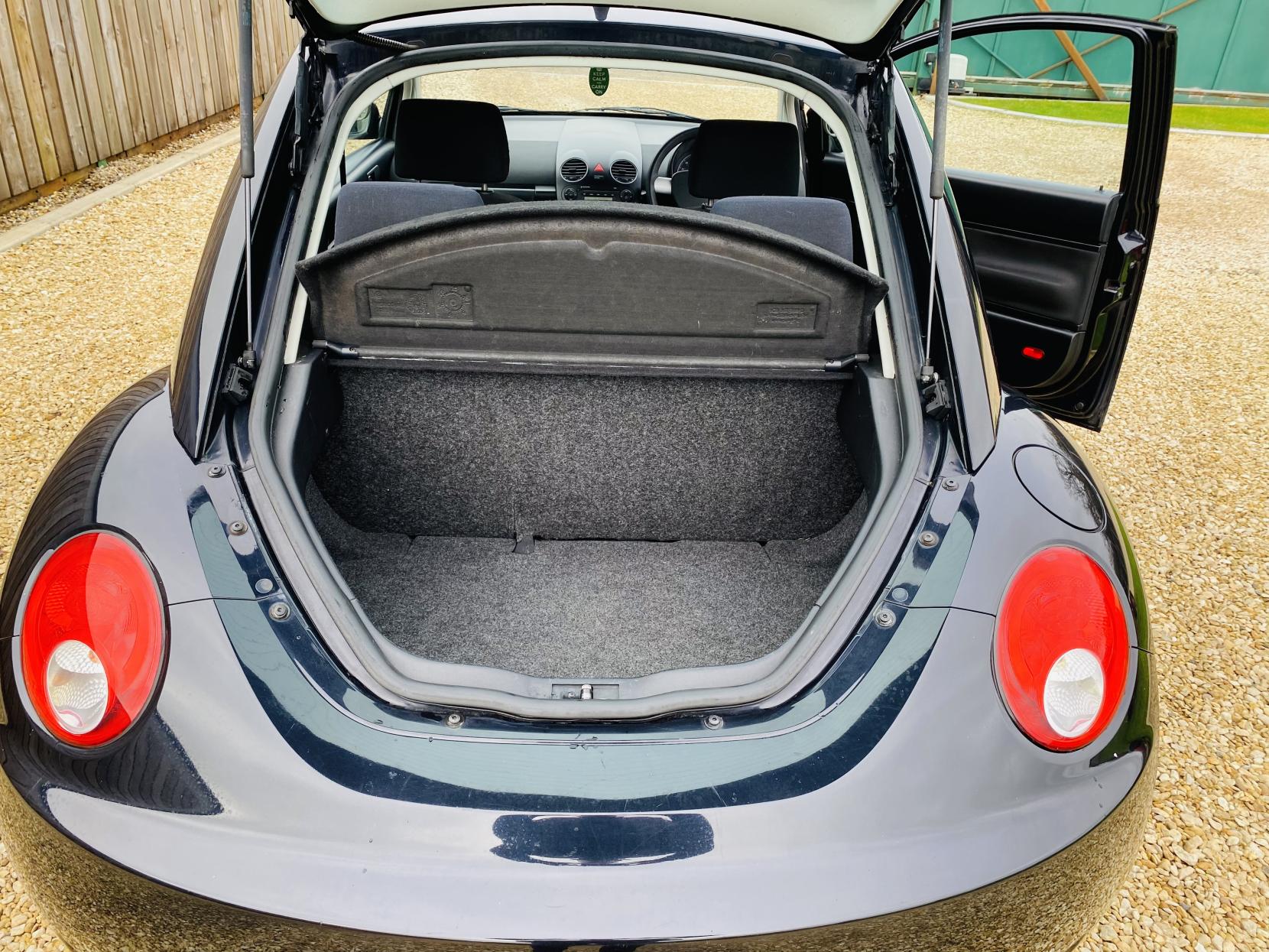 Volkswagen Beetle 1.6 Hatchback 3dr Petrol Manual Euro 4 (102 ps)