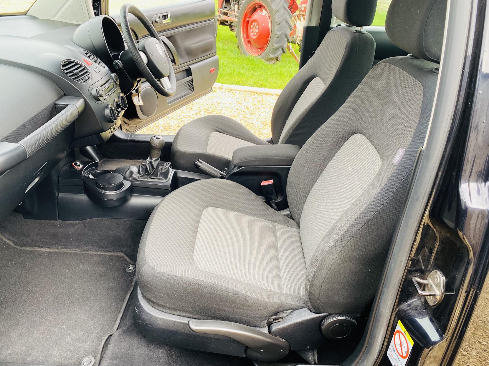 Volkswagen Beetle 1.6 Hatchback 3dr Petrol Manual Euro 4 (102 ps)