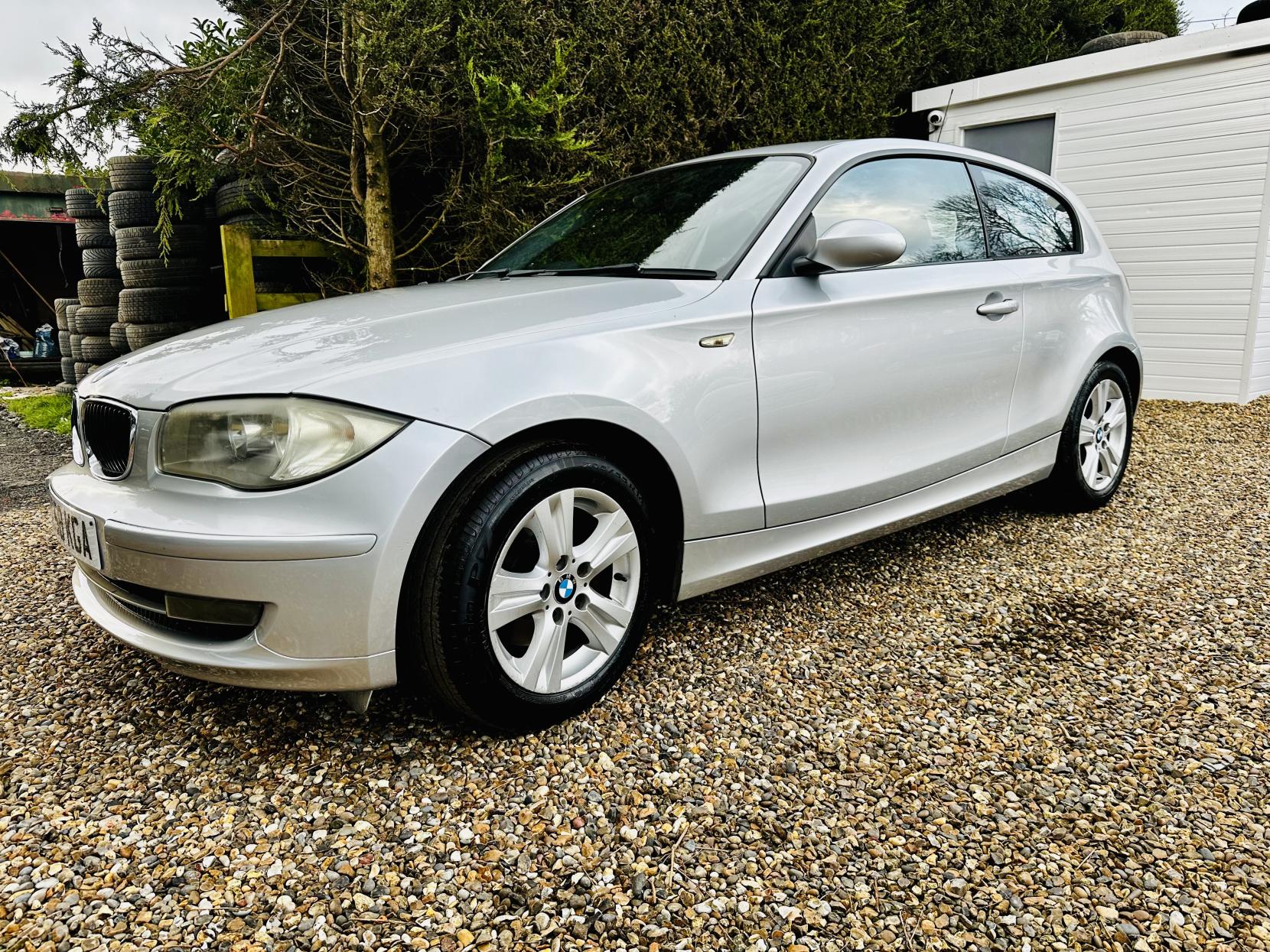 BMW 1 Series 2.0 120i SE Hatchback 3dr Petrol Steptronic Euro 4 (170 ps)