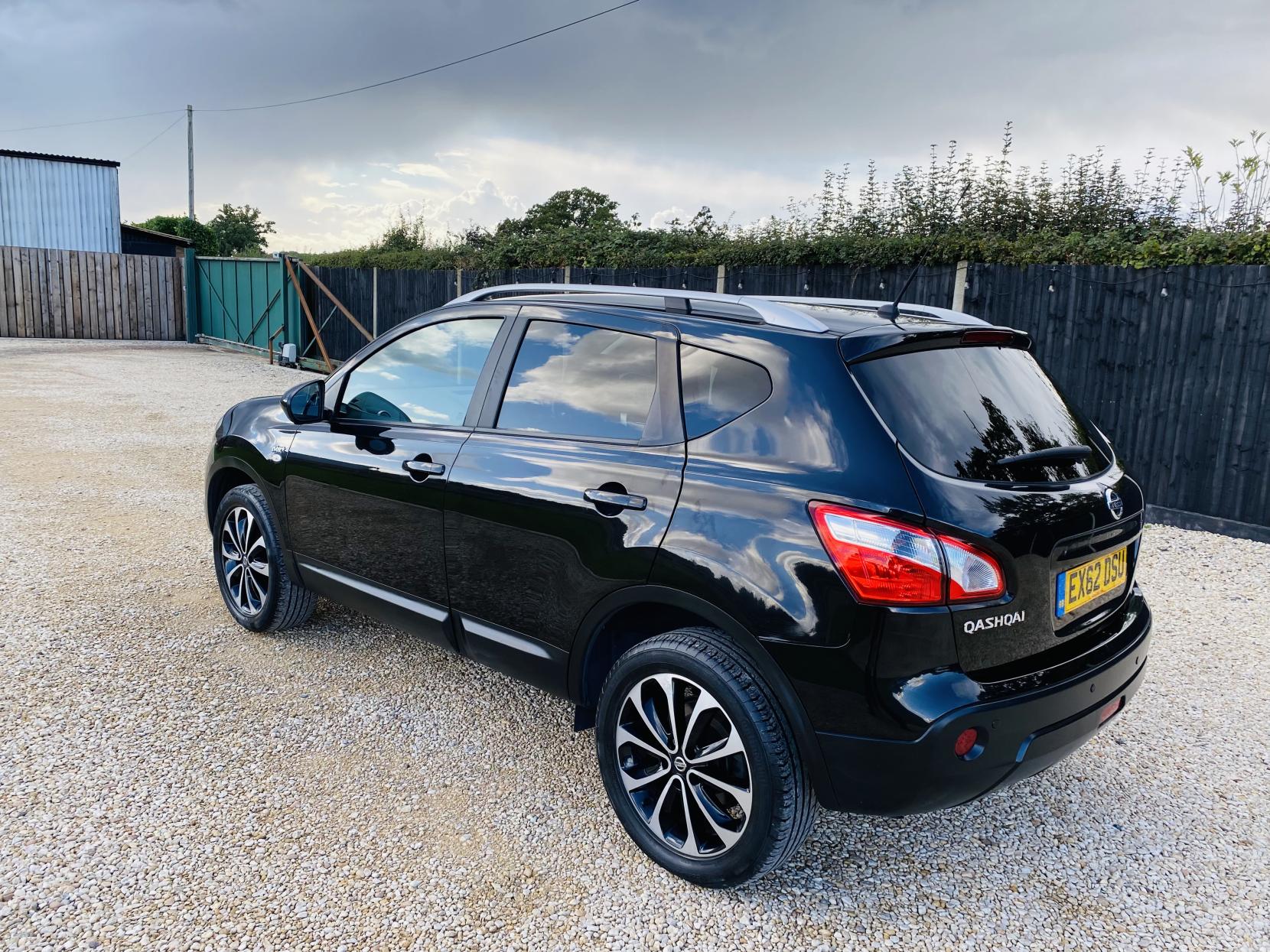 Nissan Qashqai 1.6 n-tec+ SUV 5dr Petrol CVT 2WD Euro 5 (117 ps)