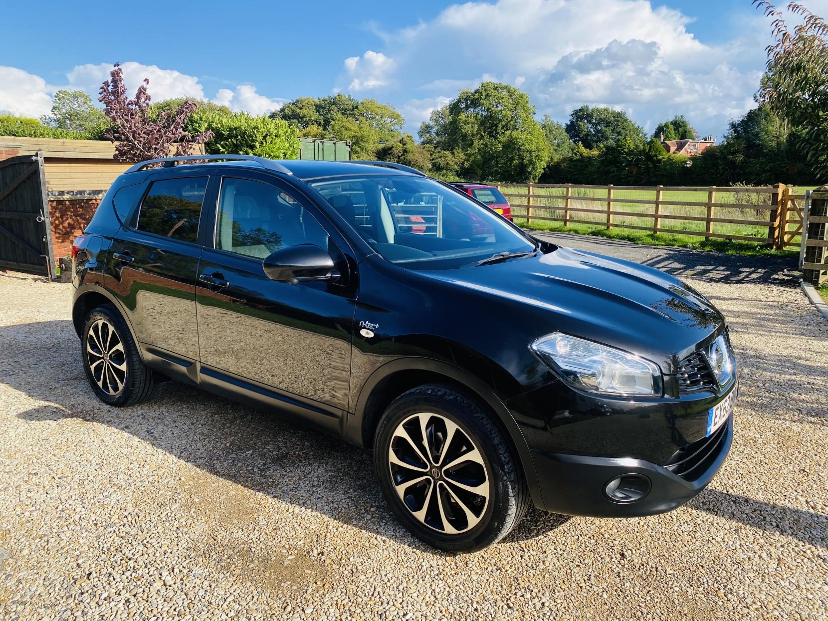 Nissan Qashqai 1.6 n-tec+ SUV 5dr Petrol CVT 2WD Euro 5 (117 ps)