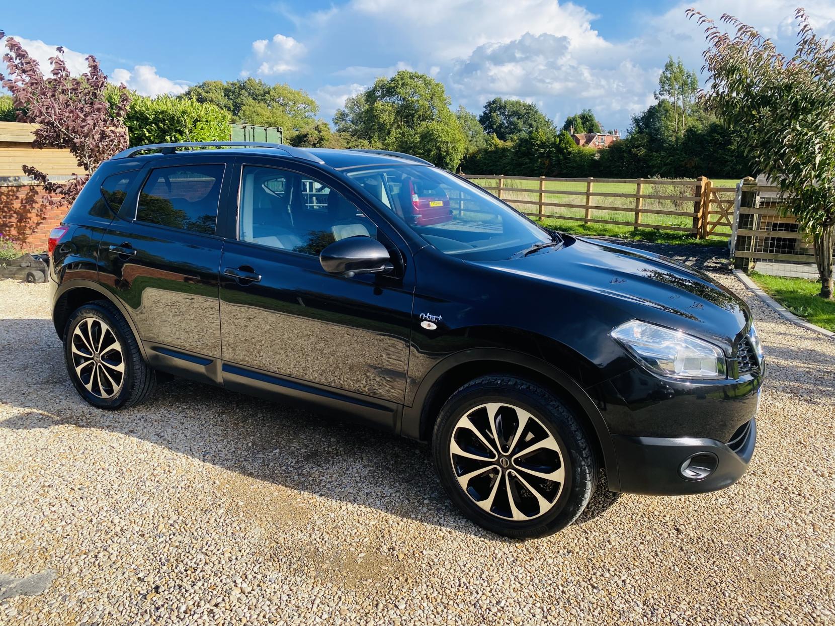 Nissan Qashqai 1.6 n-tec+ SUV 5dr Petrol CVT 2WD Euro 5 (117 ps)