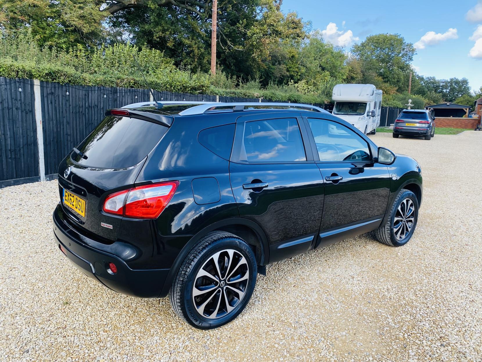 Nissan Qashqai 1.6 n-tec+ SUV 5dr Petrol CVT 2WD Euro 5 (117 ps)