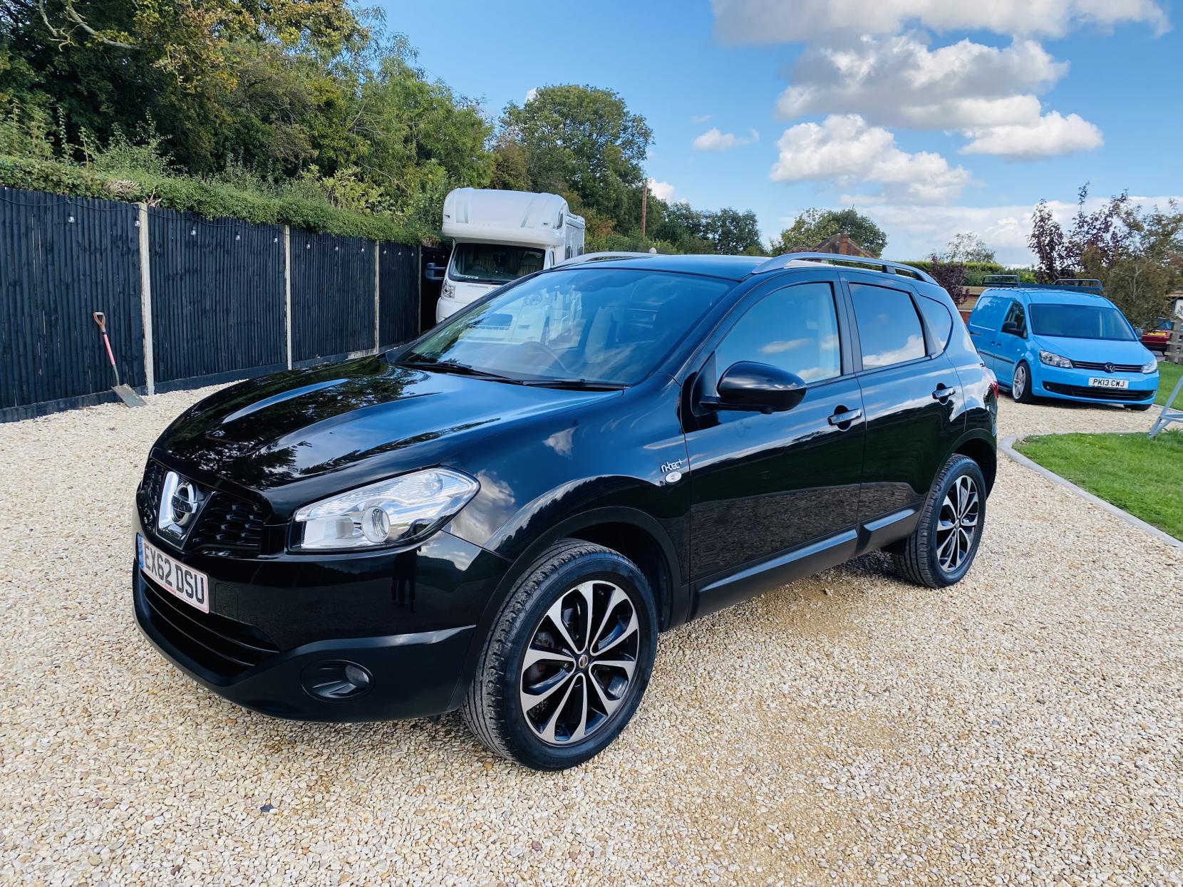 Nissan Qashqai 1.6 n-tec+ SUV 5dr Petrol CVT 2WD Euro 5 (117 ps)